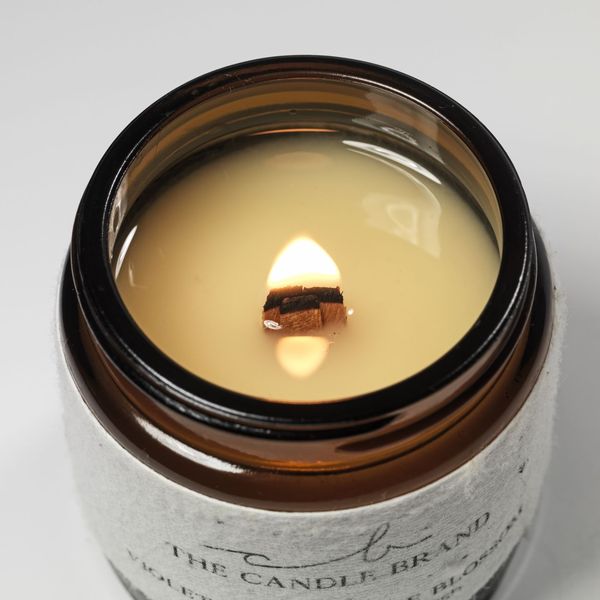 The Candle Brand Vonná sviečka v skle Lily and White Rose 90 g