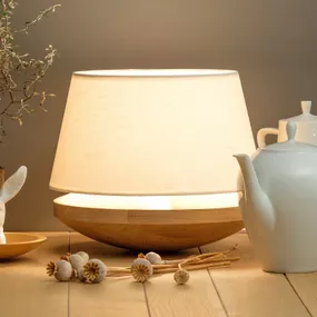 Domus Kjell – stolná lampa s ľanovým tienidlom, krémová, Spálňa, dub, ľan, E27, 70W, K: 25.5cm