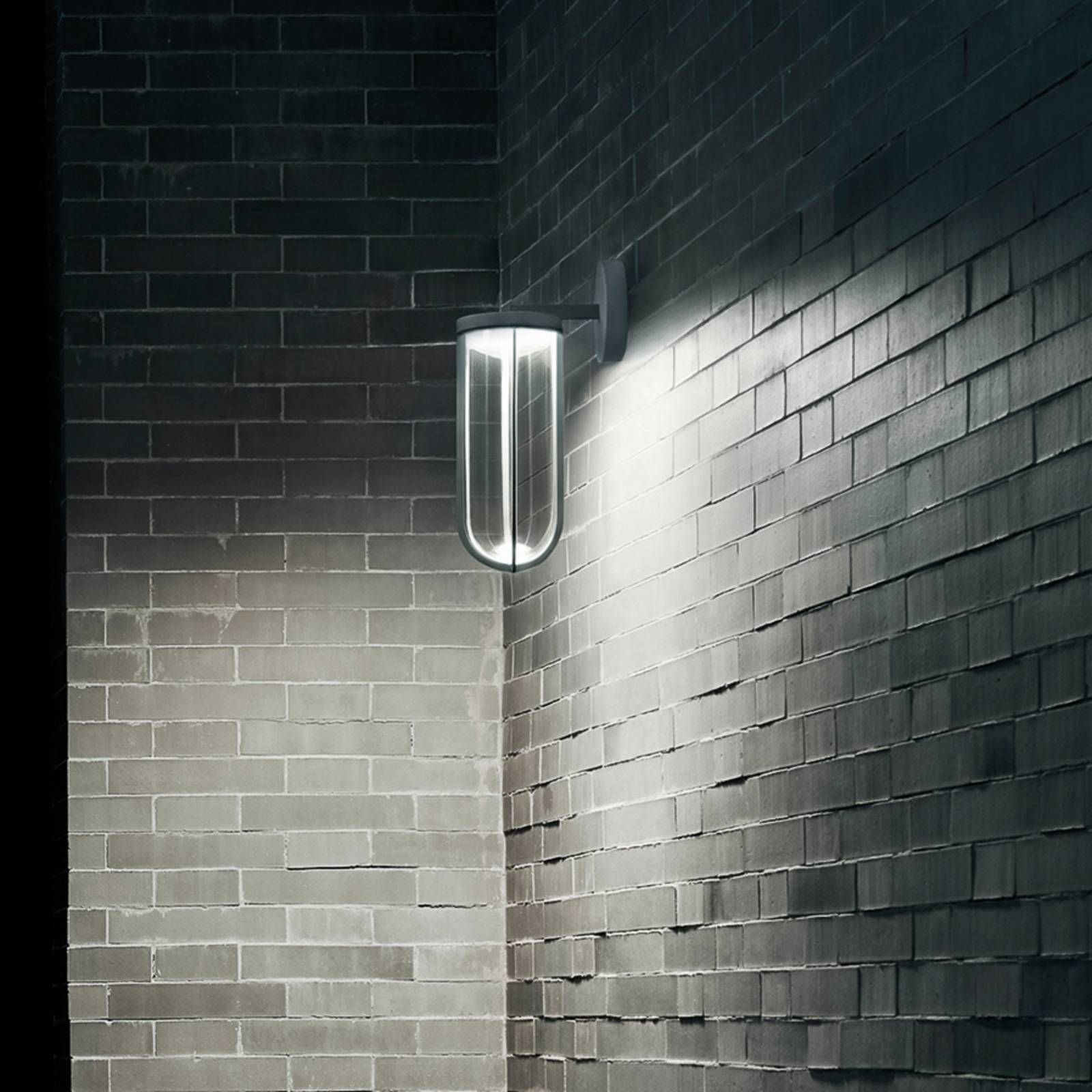 FLOS In Vitro Wall nástenné svetlo, 2700 K, čierna, hliník, sklo, 11W, K: 42.5cm