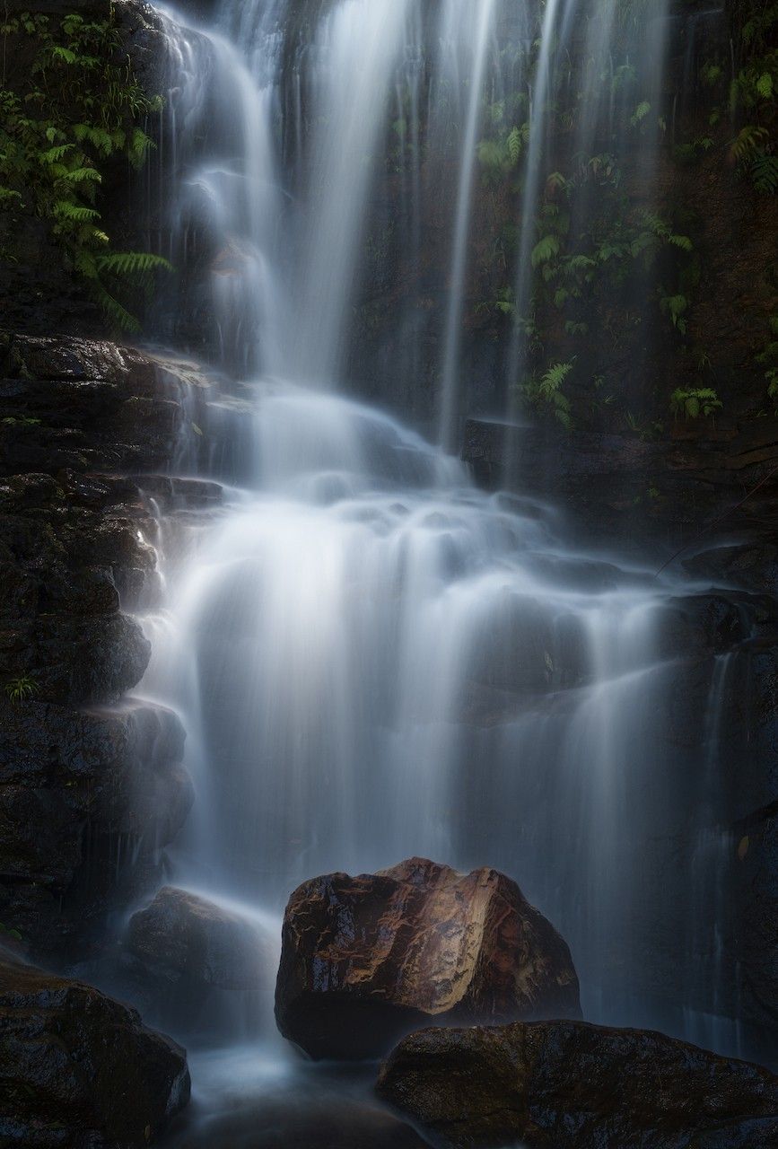 FTNXXL 3023 AG Design vliesová fototapeta 4-dielna Forest Waterfall - Lesný vodopád, veľkosť 360 x 270 cm