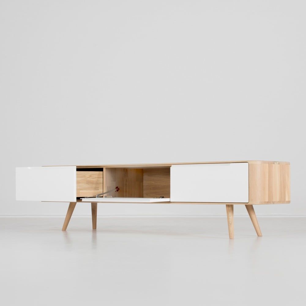Televízny stolík z dubového dreva Gazzda Ena, 180 × 42 × 45 cm
