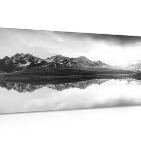 Obraz oslnivý západ slnka nad horským jazerom v čiernobielom prevedení - 120x60