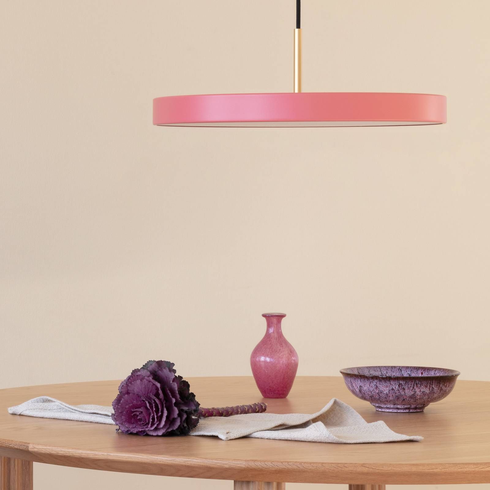 UMAGE Asteria medium závesné svetlo mosadz ružová, Obývacia izba / jedáleň, oceľ, hliník, plast, textil, 17W, Energialuokka: D, K: 14cm