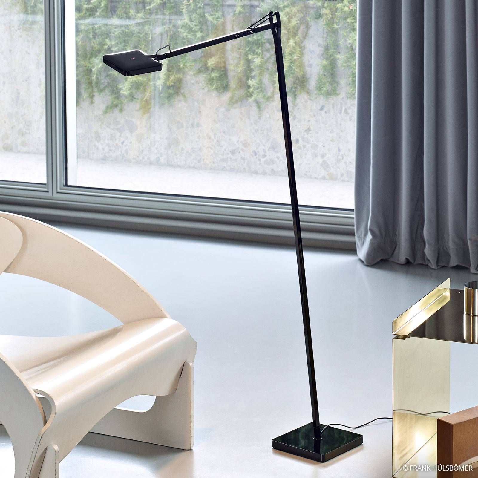 FLOS Kelvin LED dizajnérska stojaca lampa čierna, Obývacia izba / jedáleň, hliník, 8W, K: 177.5cm
