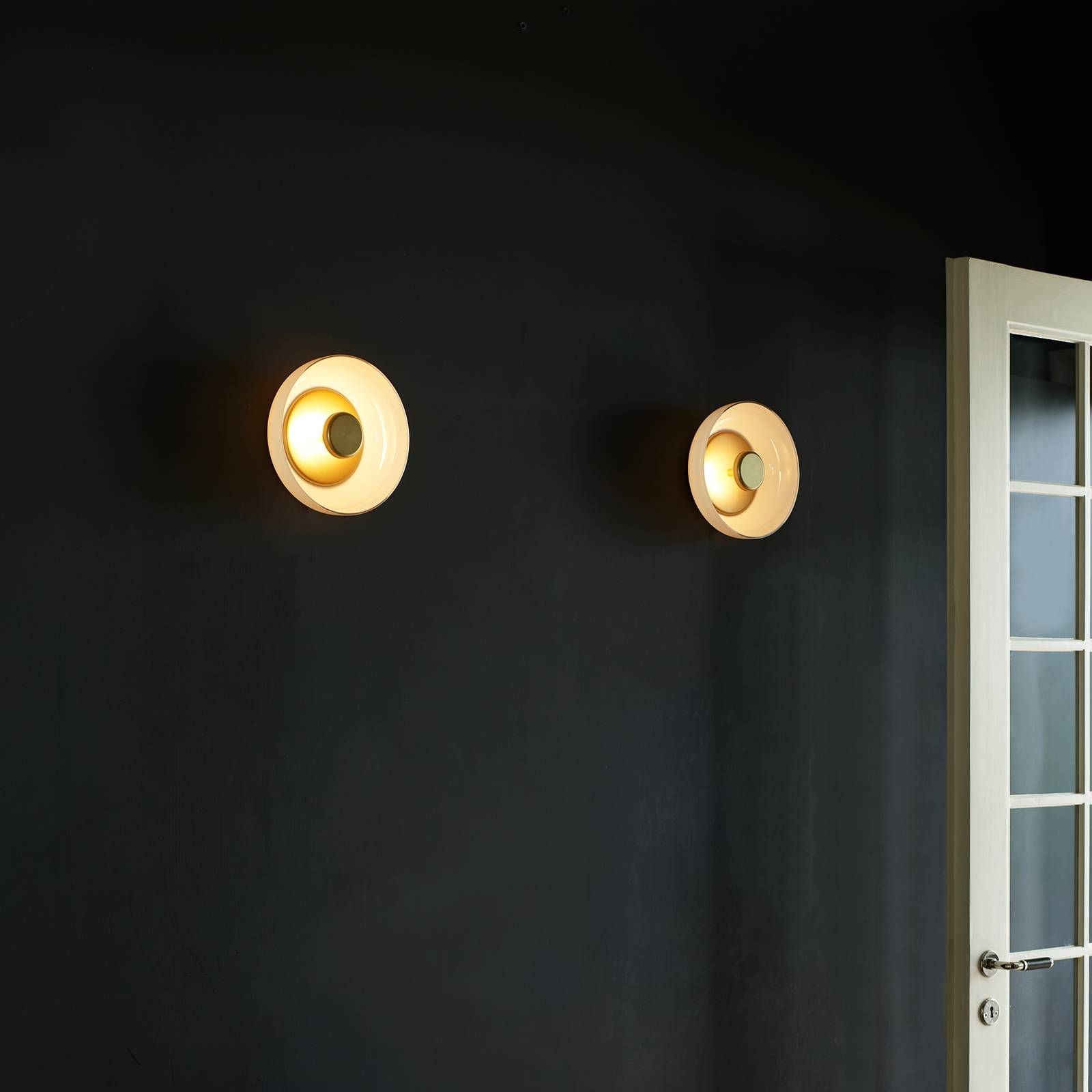 Nuura Aps Blossi Wall/Ceiling nástenné LED, biela, Obývacia izba / jedáleň, ručne fúkané sklo, kov potiahnutý práškom, 6W