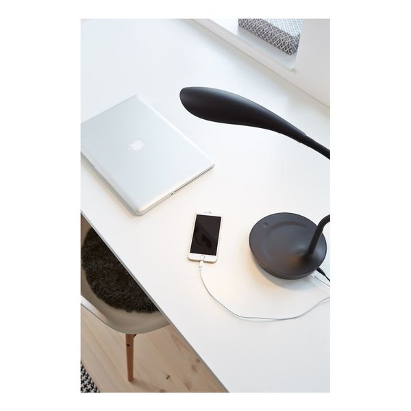 Čierna stolová lampička s USB portom Markslöjd Swan