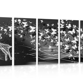 5-dielny obraz nádherný jeleň s motýľmi v čiernobielom prevedení