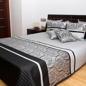 DomTextilu Luxusný prehoz na posteľ čierno strieborno šedý 170 x 210 cm  Šírka: 170 cm | Dĺžka: 210 cm 46333-217007