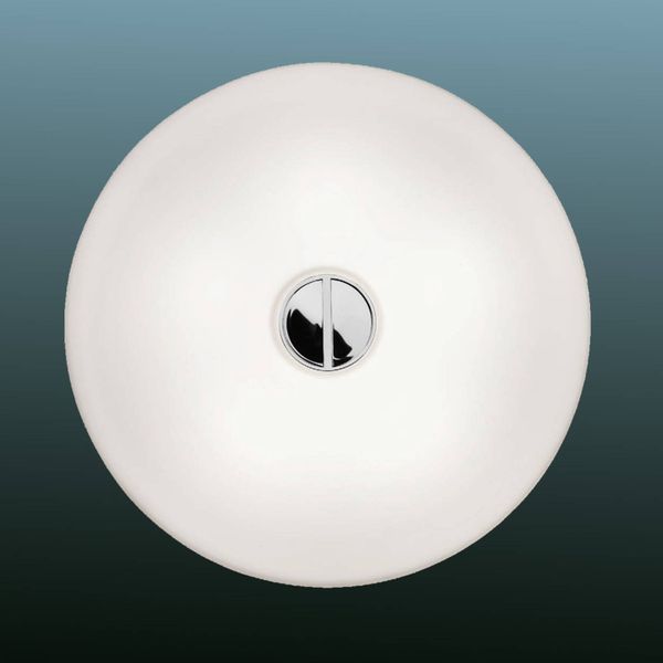 FLOS Button – jednoduché nástenné svietidlo IP44, Kúpeľňa, polykarbonát, 2GX13, 22W, K: 8cm