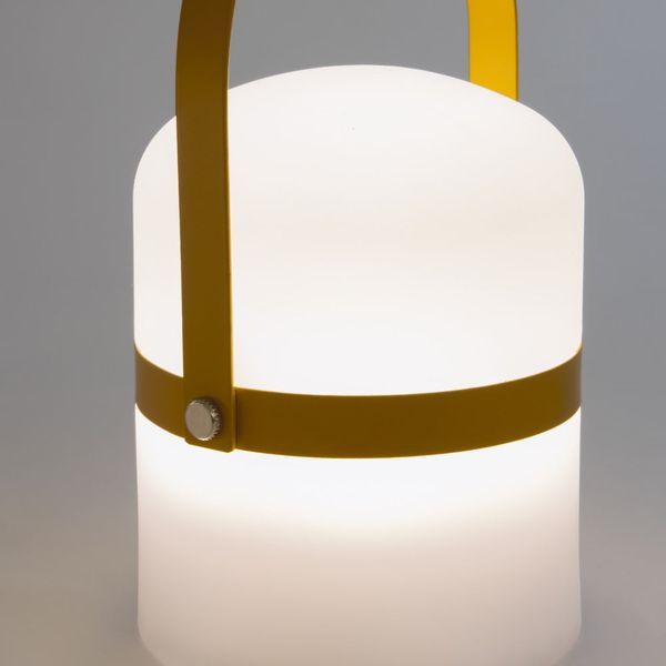 Biela vonkajšia lampa Kave Home Janvir, výška 16 cm