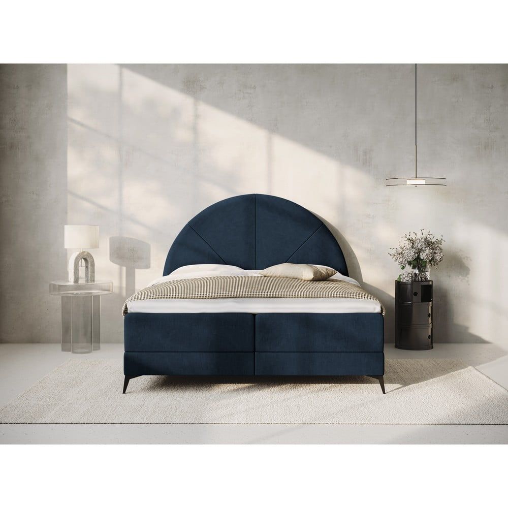 Tmavomodrá boxspring posteľ s úložným priestorom 160x200 cm Sunset – Cosmopolitan Design