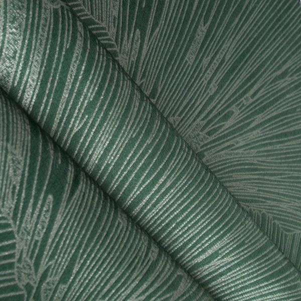 DomTextilu Elegantný zamatový stredový obrus v zelenej farbe s krásnym vzorom 53863-233368 Zelená