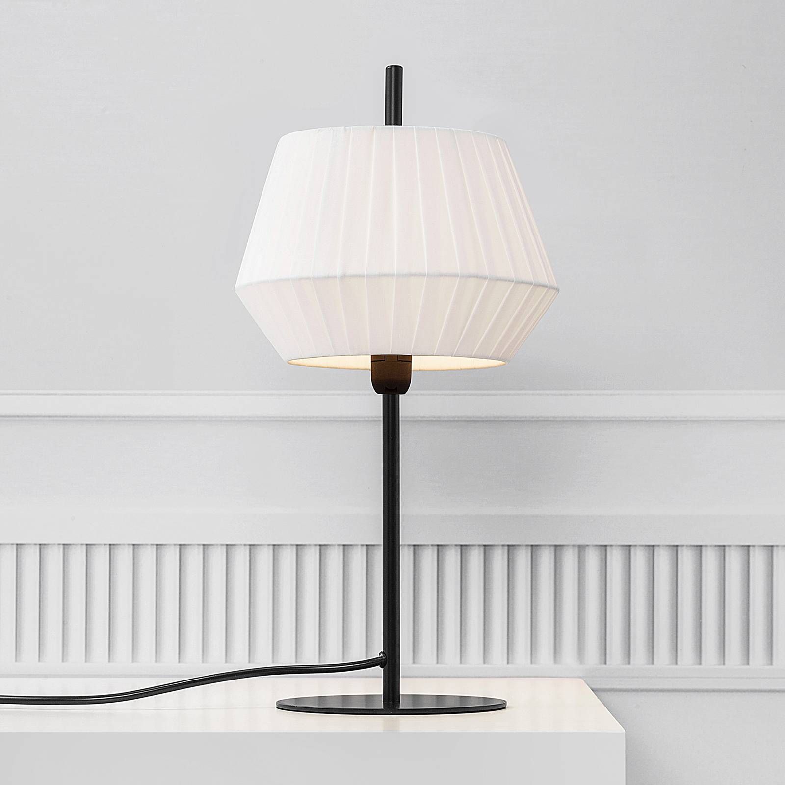 Nordlux Stolová lampa Dicte, ručne viazané tienidlo, biela, Obývacia izba / jedáleň, látka, kov, E14, 40W, K: 42.5cm