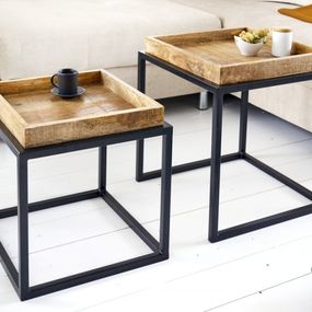 Estila Industriálna sada dvoch príručných masívnych stolíkov Elements s čiernou konštrukciou a podnosmi z mangového dreva 50cm