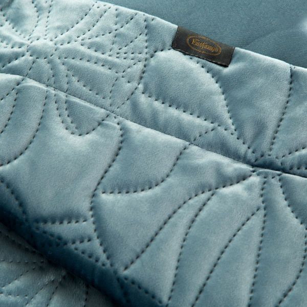 DomTextilu Krásny svetlo modrý zamatový prehoz na posteľ prešívaný metódou hot press Šírka 280 cm / Dĺžka 260 cm 47212-218818