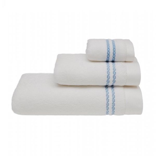 Soft Cotton 3x malý uterák CHAINE 30x50 cm. Malý froté uterák MICRO COTTON 32x50 cm z micro bavlny je zárukou najvyššej kvality. Vlákna majú vyššiu absorpciu a udržujú farebnú stálosť. Biela / ružová výšivka