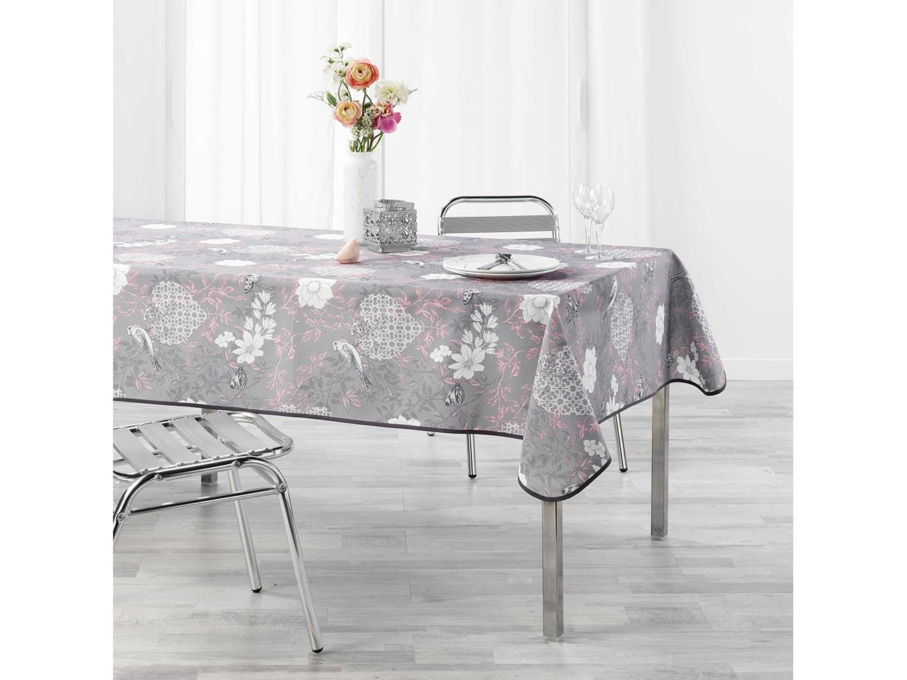 Praktický sivý obrs s nádhernm jemným vzorom ružovej farby 150 x 240 cm