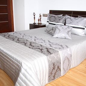 DomTextilu Prehoz na posteľ striebornej farby s prešívaným vzorom 240x240 66715-163474