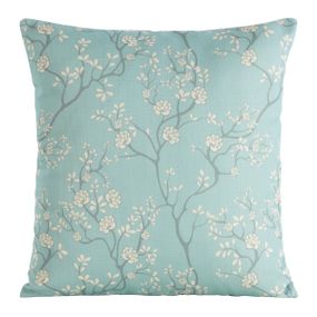 DomTextilu Modrá obliečka na vankúš s romantickým vzorom bielych kvetín  Modrá 45x45 cm 66686-242088