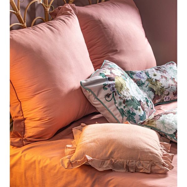 Romantická posteľná bielizeň AVINION z bavlny s ozdobným okrajom a lemovaním na vankúšoch v ružovej farbe 3 časti: 1ks 200x220 + 2ks 70x80 Ružová