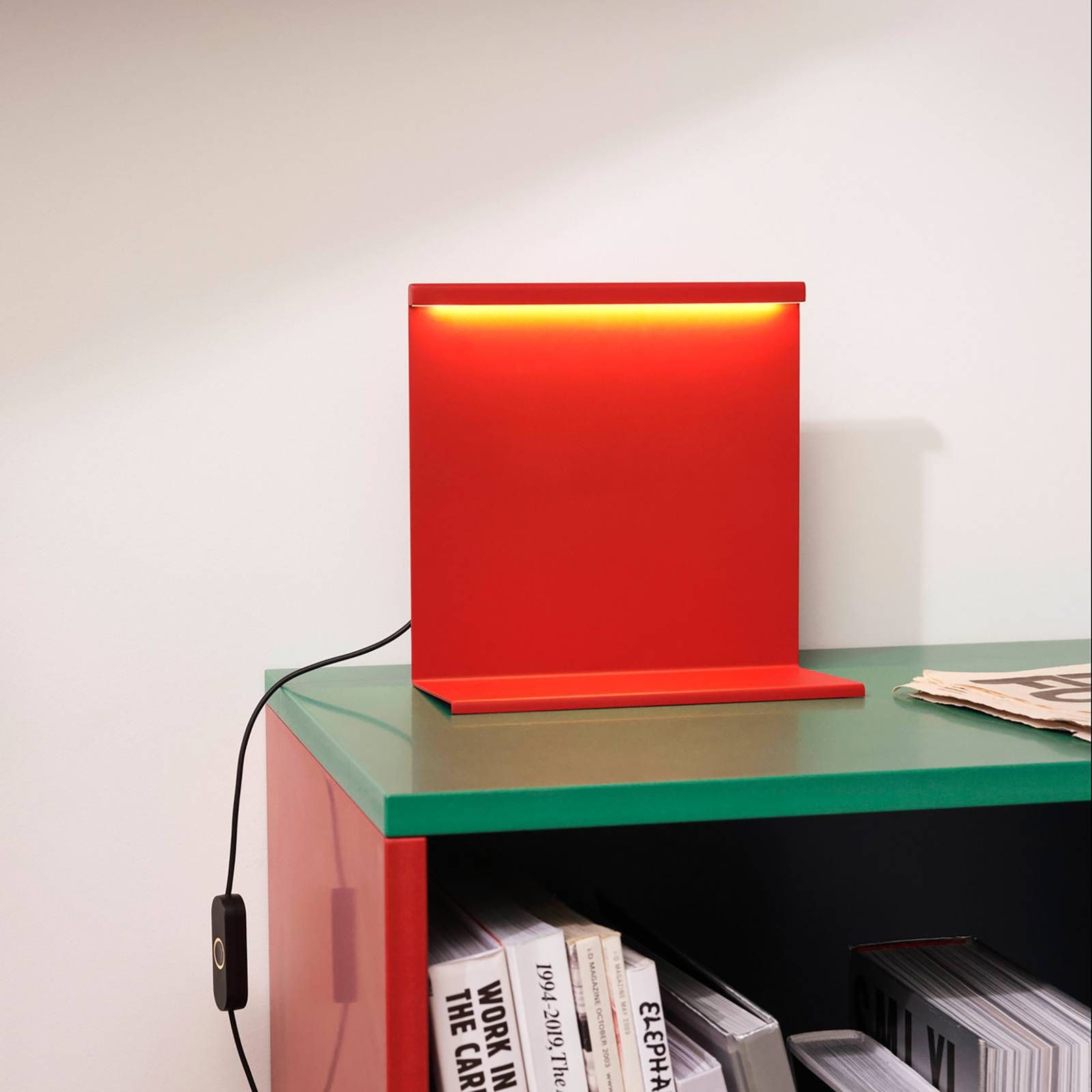 HAY LBM stolová LED lampa so stmievačom, červená, Obývacia izba / jedáleň, oceľ potiahnutá práškom, polykarbonát, 8W, P: 22.5 cm, L: 10.5 cm, K: 22cm