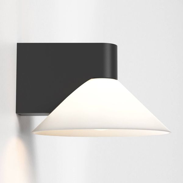 Astro Conic nástenné svetlo, IP44, čierna/biela, Kúpeľňa, zinok, sklo, G9, 3W, K: 13.4cm