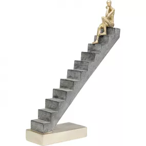 KARE Design Soška Postava sedící na schodišti 37cm