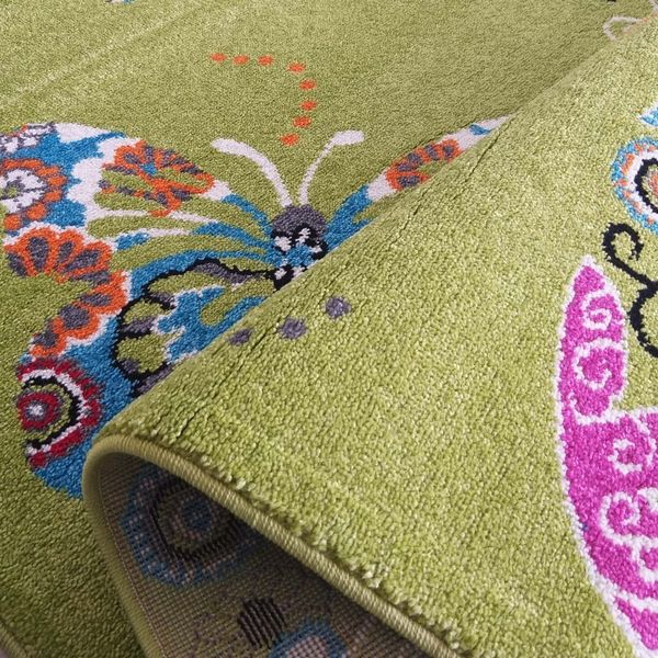 DomTextilu Moderný koberec do detskej izby v zelenej farbe s dokonalým motívom motýľov 64145-238334