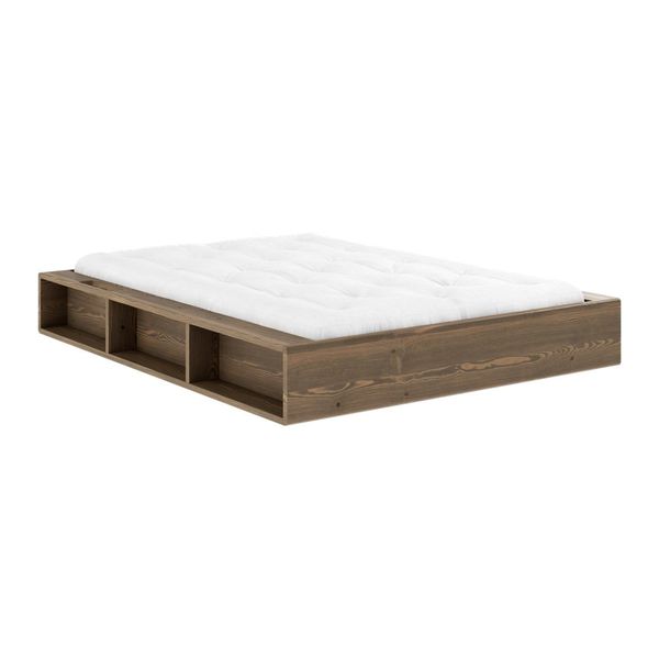 Hnedá dvojlôžková posteľ z borovicového dreva s roštom 140x200 cm Ziggy – Karup Design