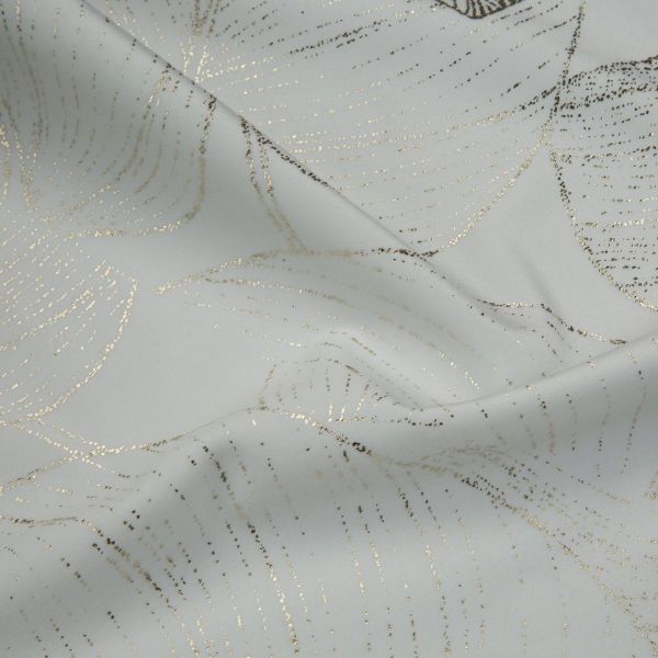 DomTextilu Zamatový stredový obrus s lesklou potlačou listov bielej farby 68656-244350 Biela