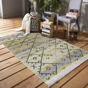 DomTextilu Originálny zelený koberec v etno štýle s farebným vzorom 39663-183527