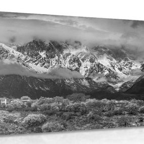 Obraz jedinečná horská krajina v čiernobielom prevedení