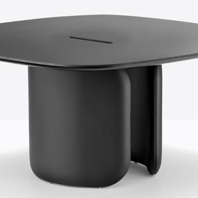 PEDRALI - Stôl ELINOR 150x150 cm s priechodom pre káble