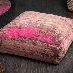 Estila Dizajnový štvorcový podlahový vankúš Prakka v rúžovom čalúnení 70cm