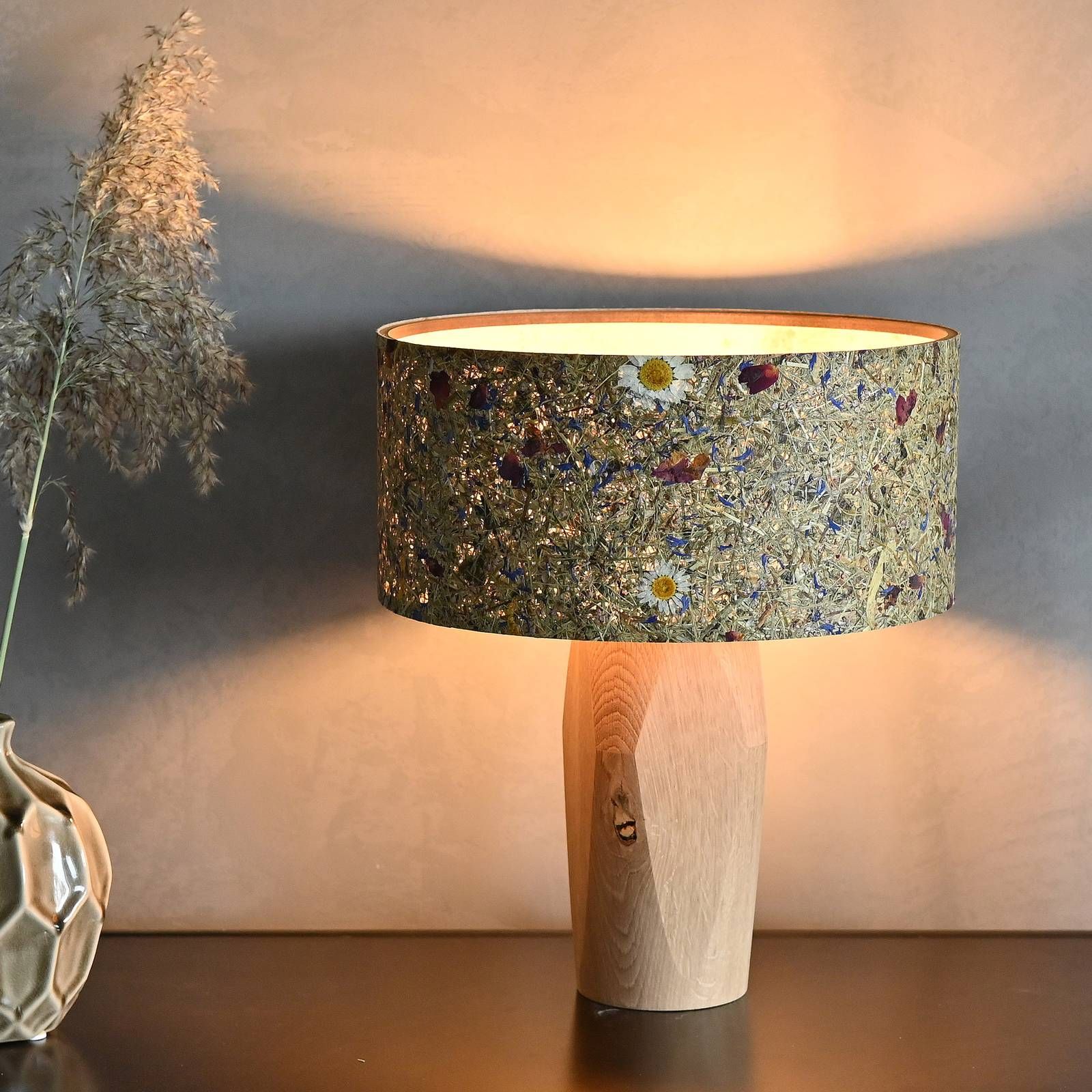 LeuchtNatur Pura stolová LED lampa dub/alpská lúka, Obývacia izba / jedáleň, drevo, alpské seno, E27, 7W, K: 33cm