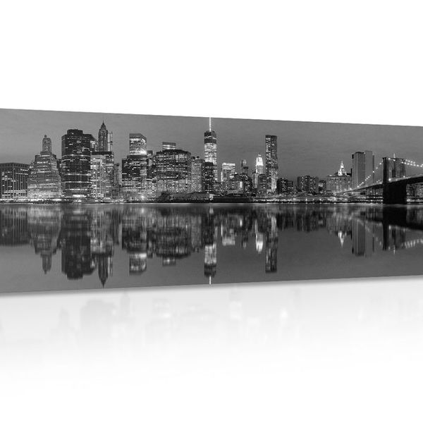 Obraz odraz Manhattanu vo vode v čiernobielom prevedení - 150x50