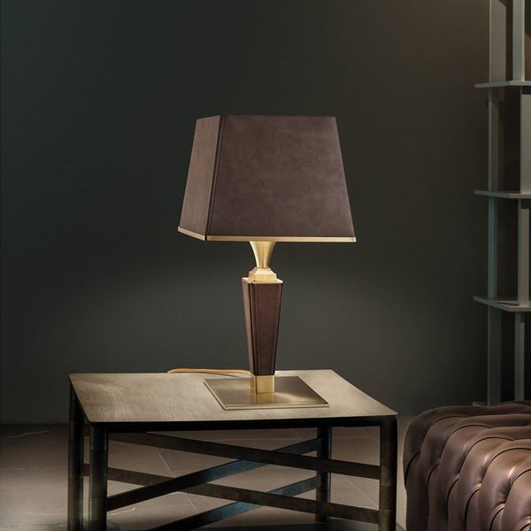 Masiero Stolná lampa Darshan s koženým poťahom, Obývacia izba / jedáleň, kov, drevo, koža, E27, 60W, P: 25 cm, K: 48cm