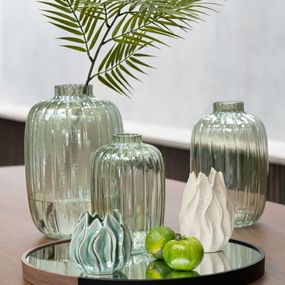 Zelená sklenená váza s úzkym hrdlom Junna - Ø 13*20 cm