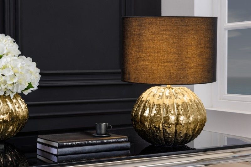 Estila Moderná glamour stolná lampa Redesia so zlatým kovovým stojanom a čiernym okrúhlym tienidlom 55cm