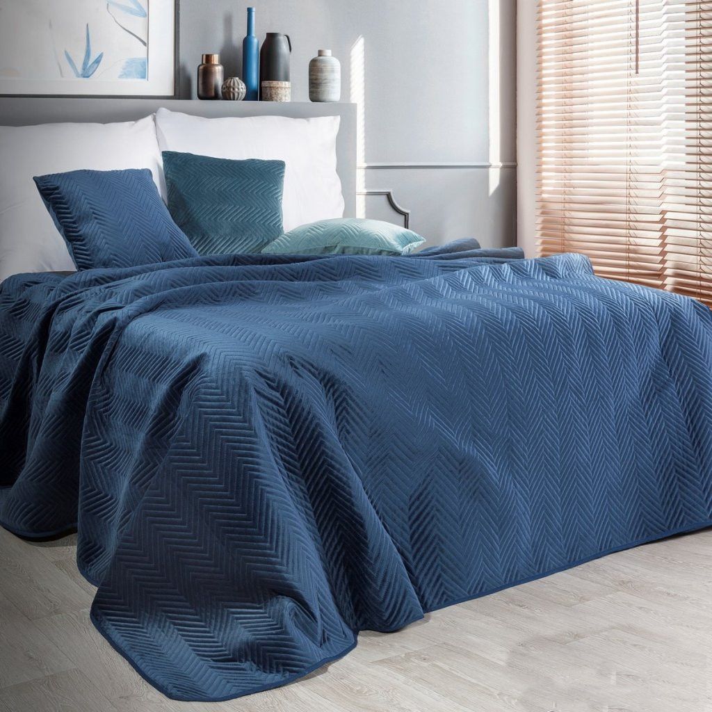 DomTextilu Obojstranný prešívaný prehoz na posteľ v tmavo modrej farbe Šírka: 220 cm | Dĺžka: 240 cm 27501-209359