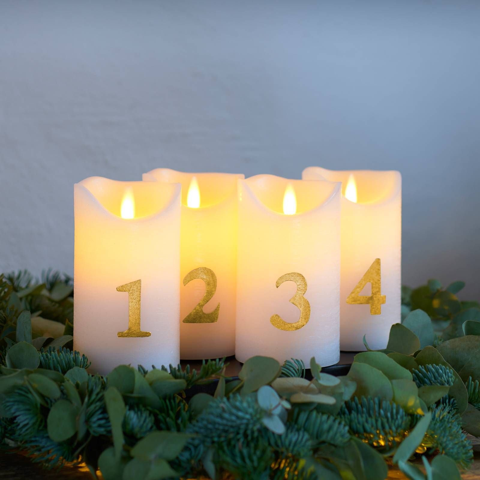 Sirius LED sviečka Sara Advent 4 ks 12, 5 cm biela/zlatá, vosk, K: 12.5cm