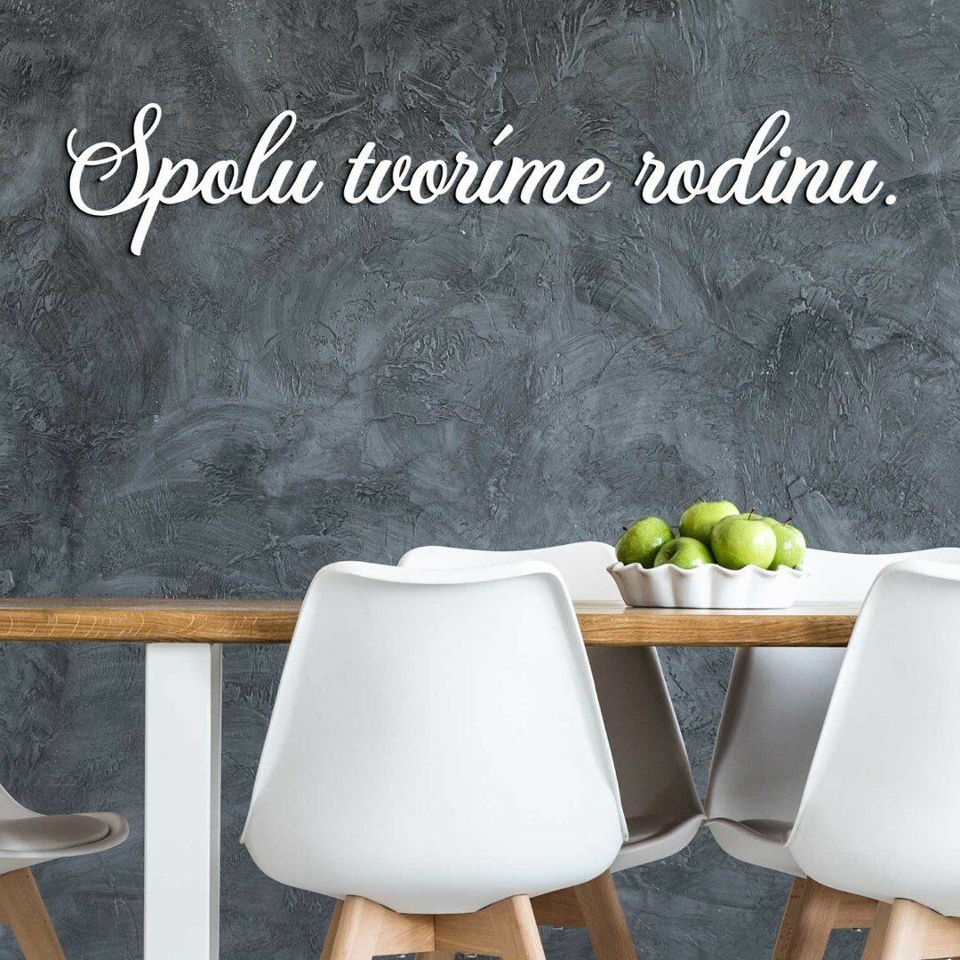 Drevený nápis na stenu - Spolu tvoríme rodinu