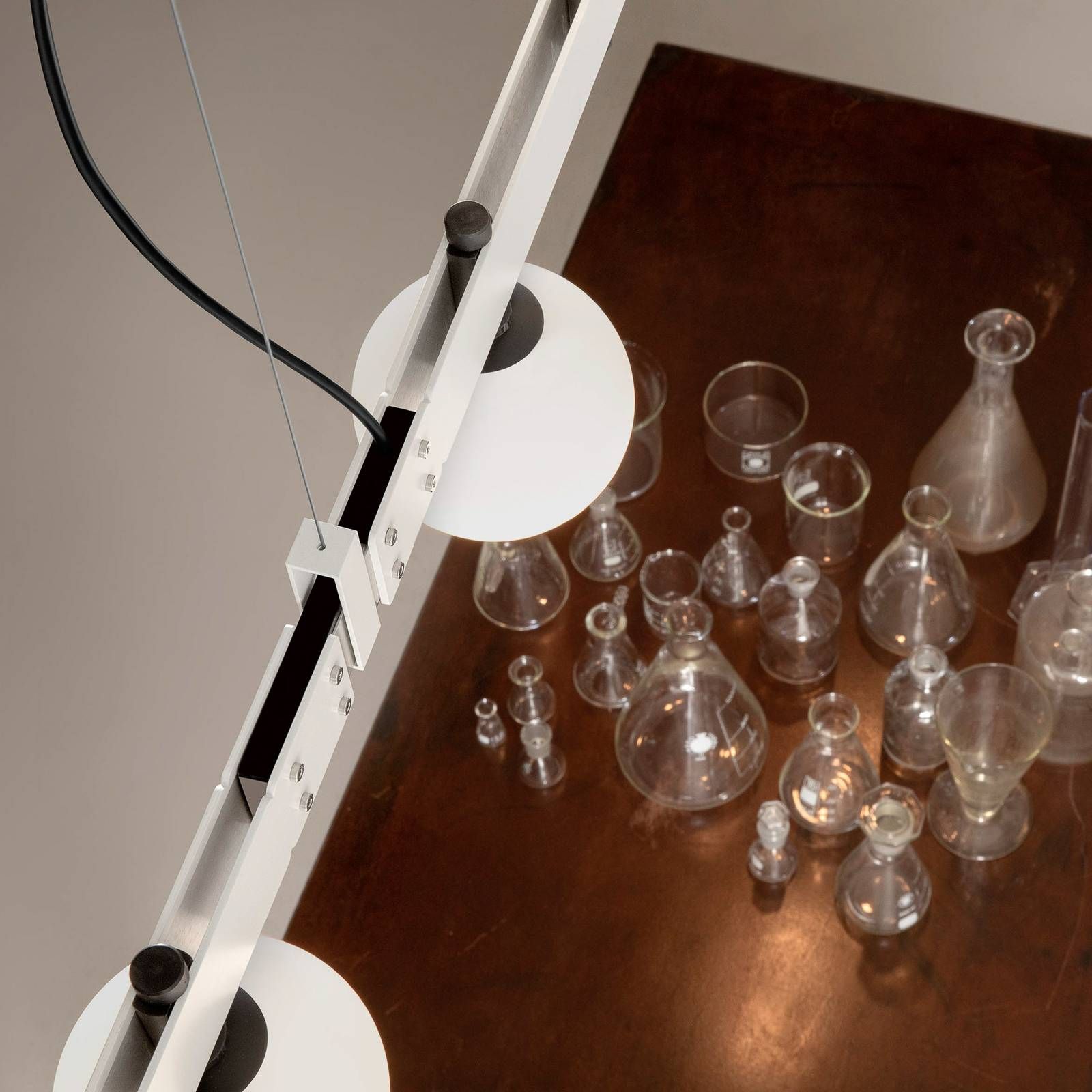 Karman Stant závesné LED svetlo trám biela, Obývacia izba / jedáleň, hliník, kov, sklo, 8.4W, P: 150 cm