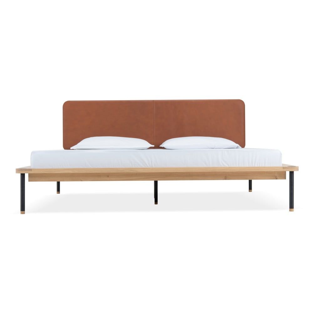 Hnedá/prírodná čalúnená dvojlôžková posteľ z dubového dreva s roštom 160x200 cm Fina - Gazzda