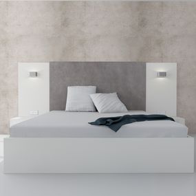 Manželská posteľ Koncepto s úložným priestorom, platinova biela, sivé čalúnenie, , nočné stolíky, svietidlá a zásuvky
