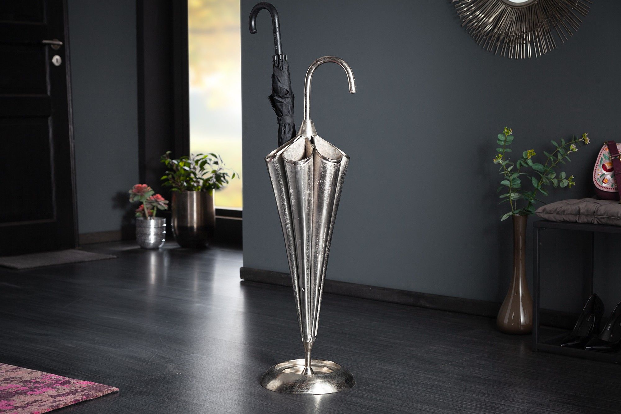Estila Art-deco dizajnový kovový stojan na dáždniky Rociada striebornej farby v tvare dáždnika 91cm