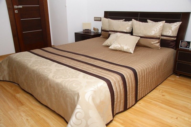 DomTextilu Prehoz na manželskú posteľ svetlo hnedej farby s pruhovaným motívom Šírka: 240 cm | Dĺžka: 260 cm 2965-104029