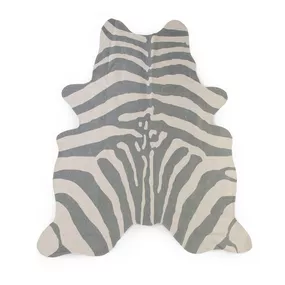 Koberec Zebra šedý 145x160 cm Childhome