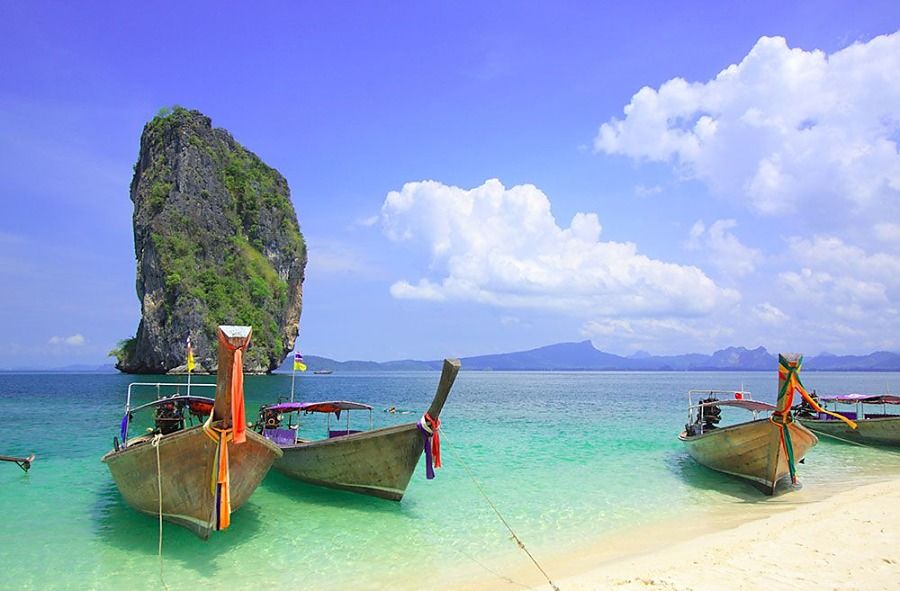 Koh Poda boats on beach - fototapeta FS0590