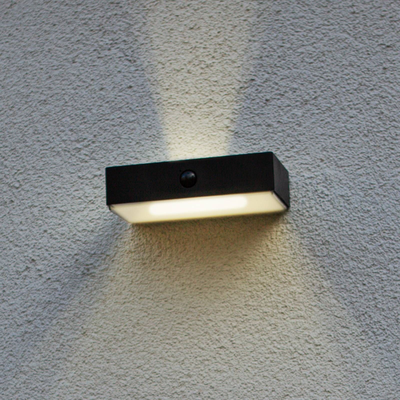 LUTEC connect Solárne vonkajšie nástenné LED svietidlo Fadi, CCT, plast, 5W, L: 18 cm, K: 4.3cm